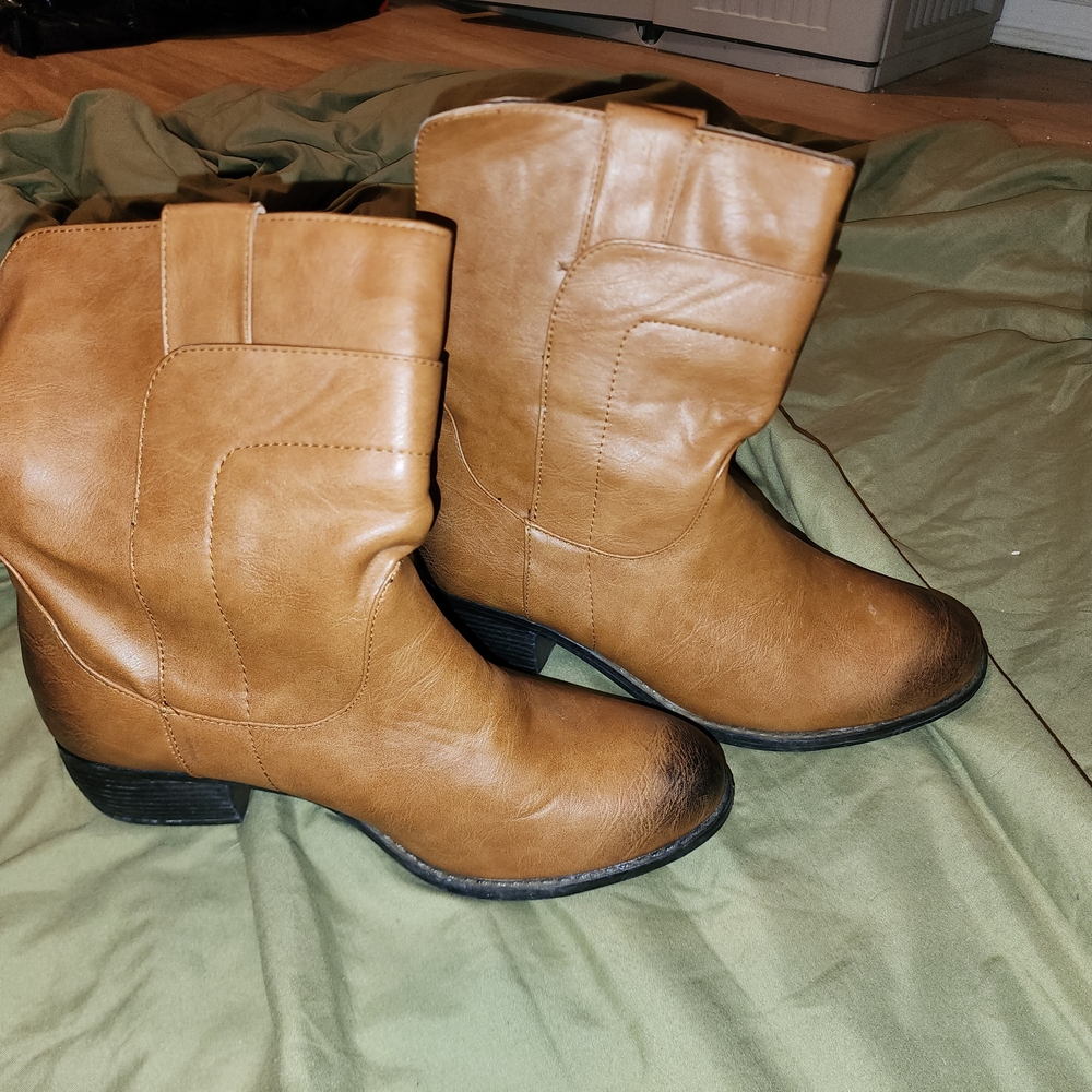 Bucco Tan Heeled Boots